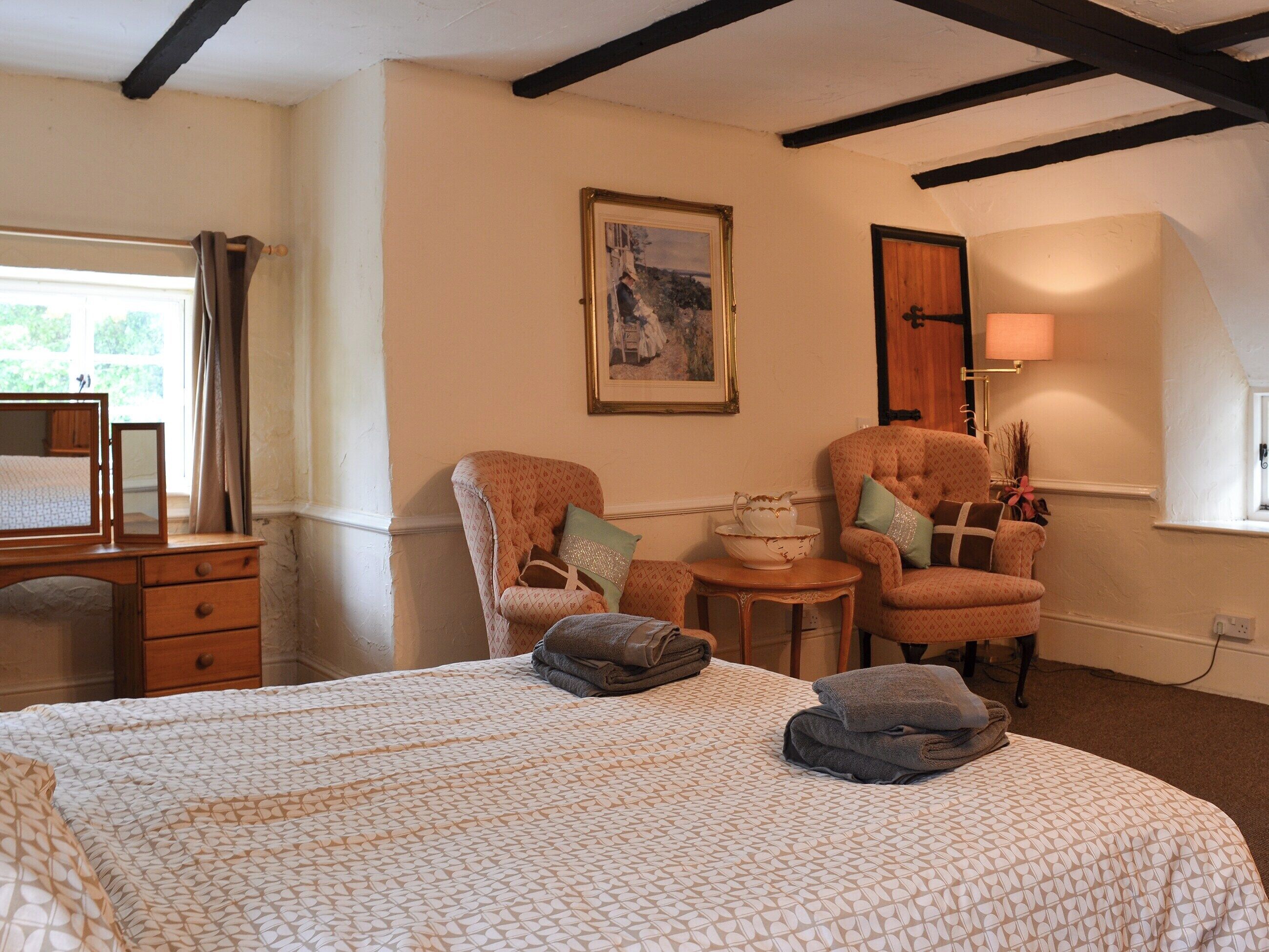 6 bedrooms, free WiFi, bed sheets