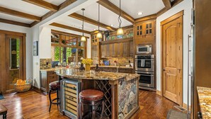 A spacious kitchen with wooden cabinets, a granite island, and stainless steel appliances. - Evergreen Escape Estates with lots of amenities ! AVAILABLE FOR LONG TERM  (Cle Elum)