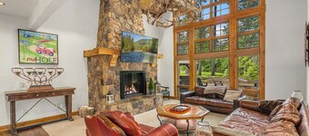 Family and Pet friendly Cabin at Suncadia w/ Hot tub and Golf course view