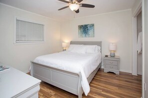 2 habitaciones, tabla de planchar con plancha, cuna de viaje y wifi 