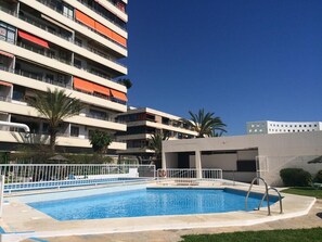 Outdoor pool - Three room apartment in the center of Torremolinos (Torremolinos)