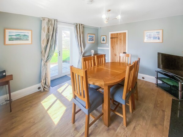 Dining - 3 bedroom accommodation in Sea Palling, near Stalham (Sea Palling, near Stalham)