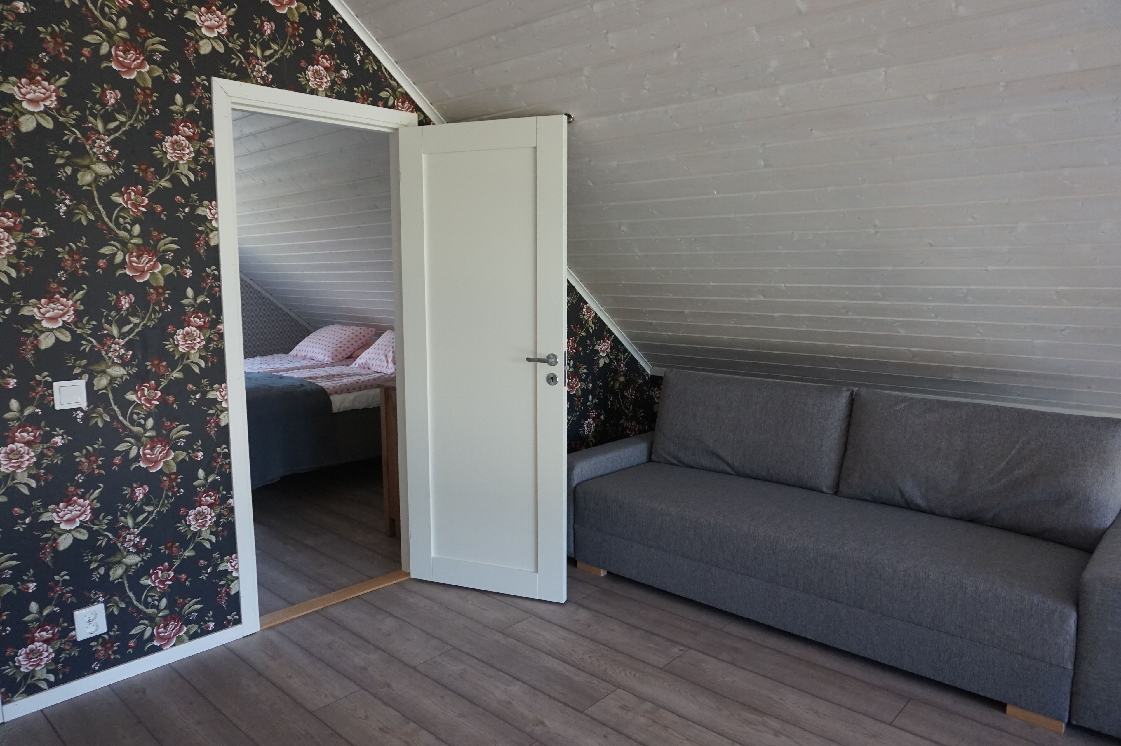 4 bedrooms, iron/ironing board, WiFi