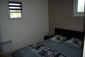 1 bedroom, bed sheets