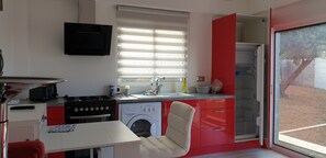 Fridge, microwave, oven, dishwasher - T2 between sea and mountain (Santa-Maria-Poggio)