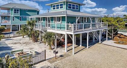 3 Bedroom/2 Bath Gulf View Home With Private Pool!