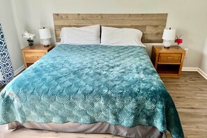 2 bedrooms, iron/ironing board, Internet, bed sheets - Hike, Ski, Explore: Lincoln Condo w/ Pool Access (Lincoln)