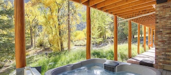 ¡NUEVO! 'Casa Immaculata' en Chalk Creek w / Vistas!
