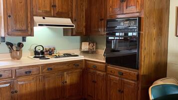 Frigorífic, microones, forn i placa de cuina