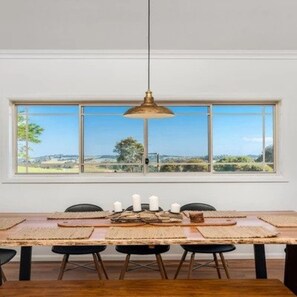 Luxury House, 5 Bedrooms, Private Pool, Valley View | In-room dining