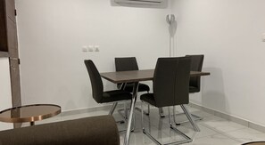 Dining - Charming and cozy apartment (Abidjan)