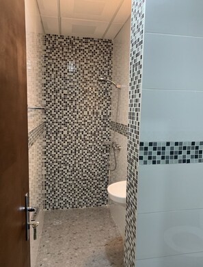 Shower, hair dryer, towels - Charming and cozy apartment (Abidjan)