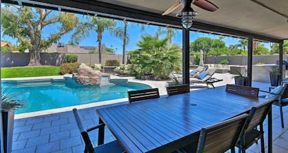 Scottsdale Oasis w/ Outdoor Bar & Pool!