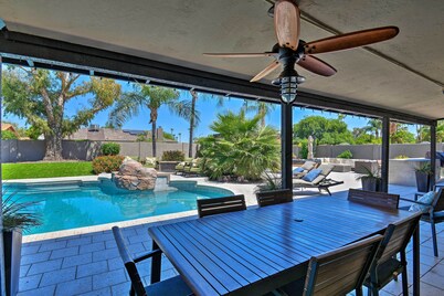 Scottsdale Oasis w/ Outdoor Bar & Pool!