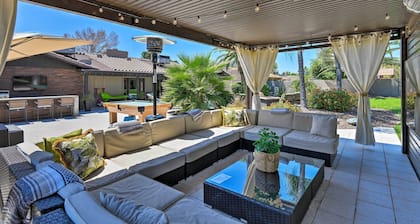 Zeitgenössische Scottsdale Home w / Patio, Cabana & Pool
