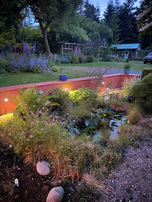 Property grounds - The Pottery at Reverie Gardens is your dream destination! (Sequim)