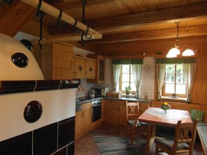 Frigorífico, microondas, horno y lavavajillas