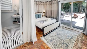 1 habitación, tabla de planchar con plancha, cuna de viaje y wifi
