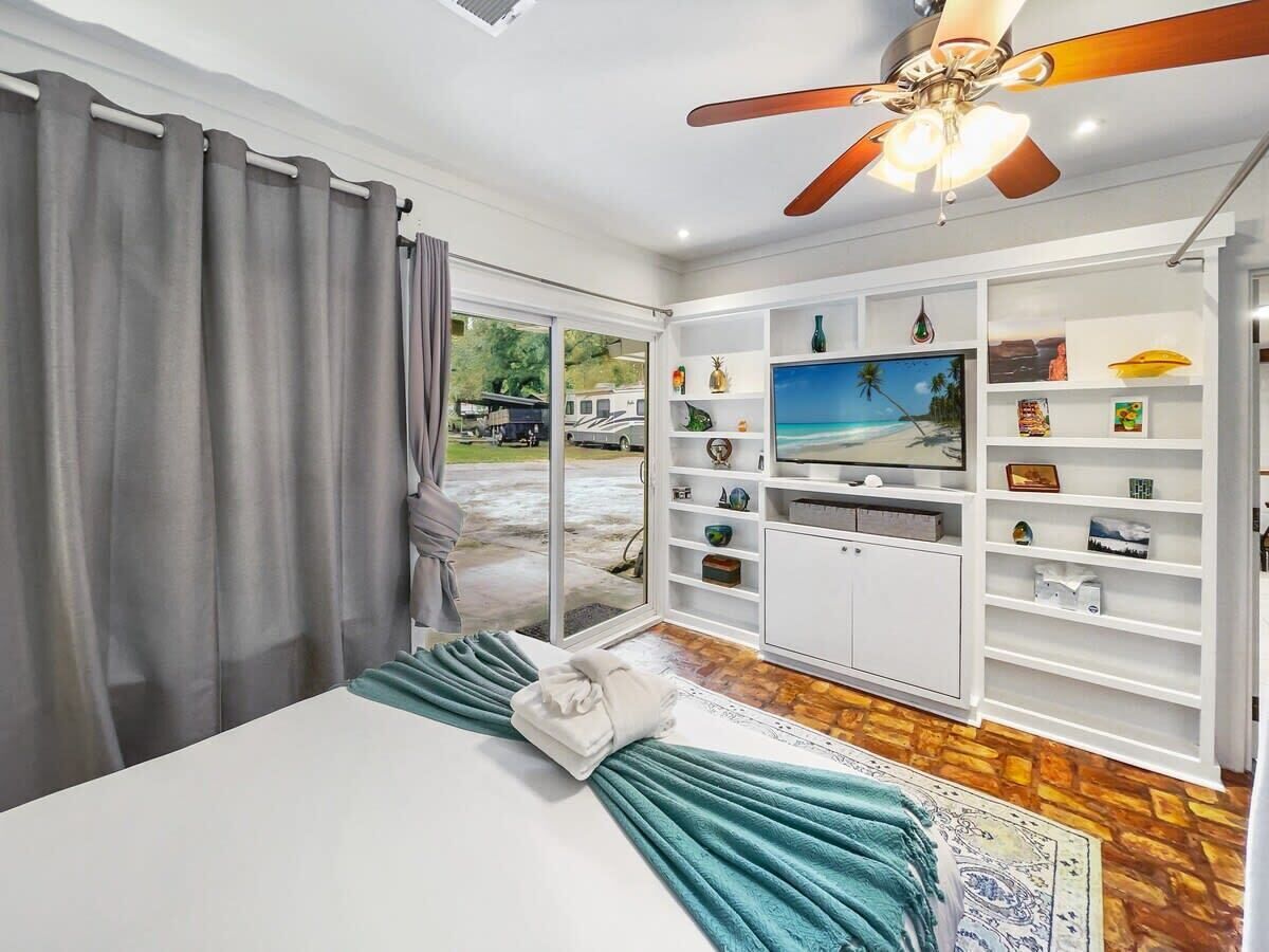 1 habitación, tabla de planchar con plancha, cuna de viaje y wifi 