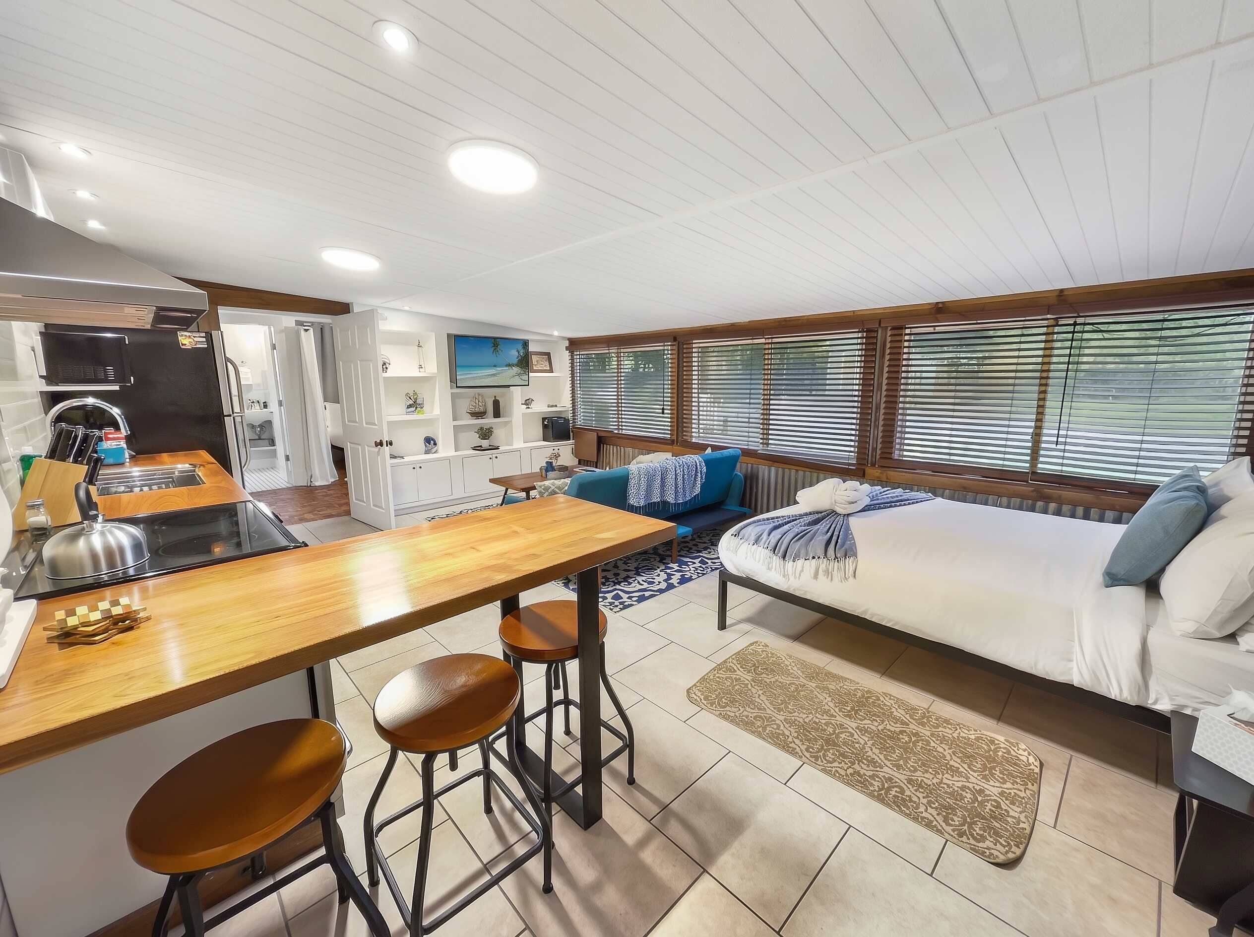 1 habitación, tabla de planchar con plancha, cuna de viaje y wifi 