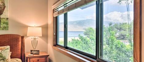 1 bedroom, iron/ironing board, free internet, bed sheets