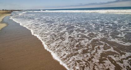 Charming Ventura Beach Bungalow on Prime Beach Lane in Pierpont by the Sea