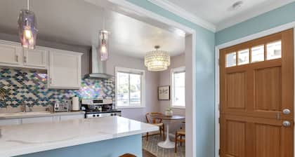 Charming Ventura Beach Bungalow on Prime Beach Lane in Pierpont by the Sea