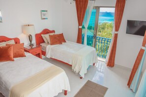 3 chambres, coffre-fort, bureau, fer et planche à repasser