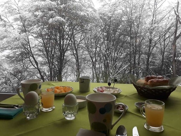 Free daily full breakfast - Familia Piatti Suites (Ushuaia)