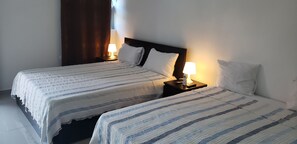 Lyxvilla | Memory foam-madrasser, värdeförvaringsskåp på rummet och ljudisolering