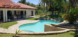 2 indoor pools, 2 outdoor pools, free pool cabanas, pool loungers