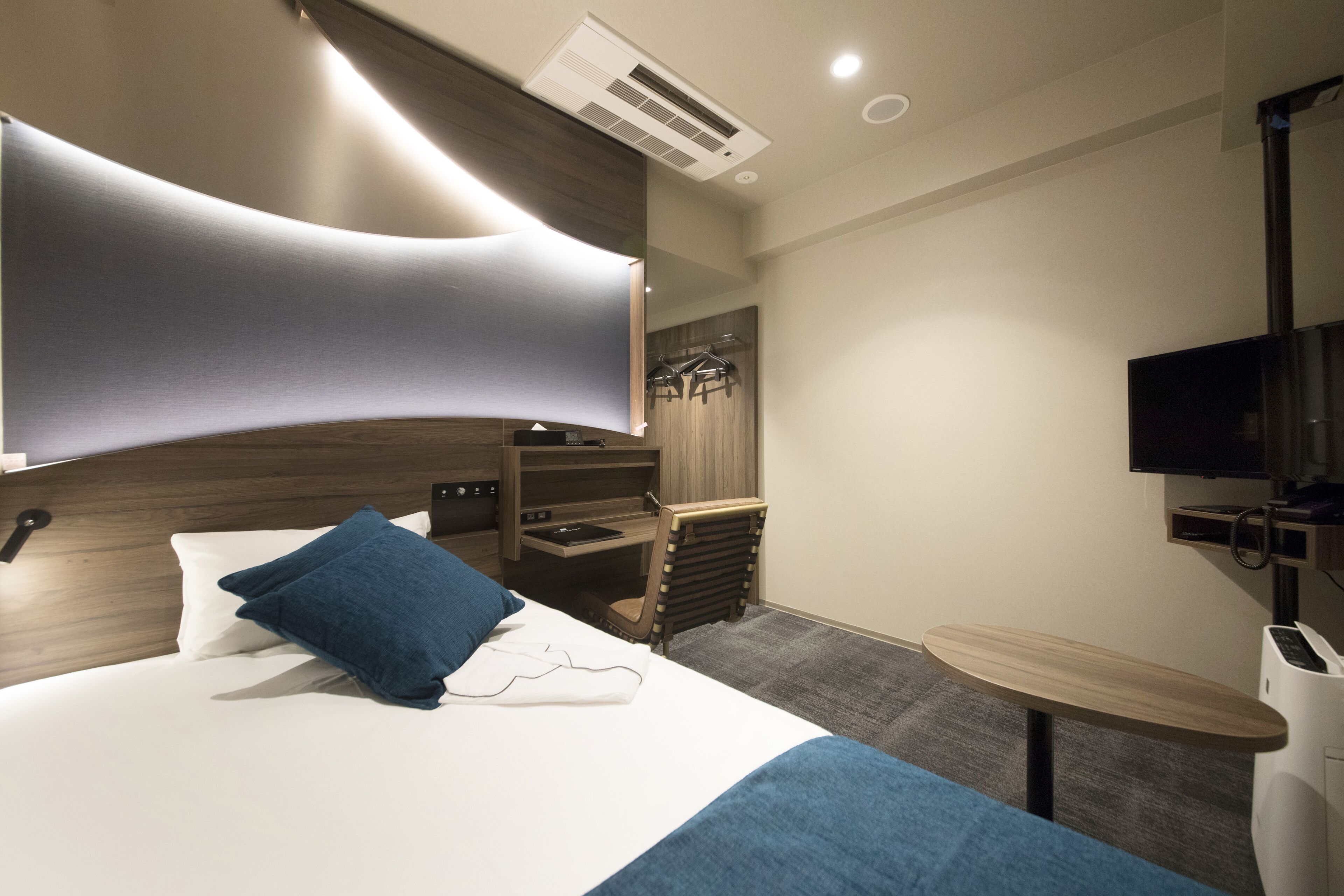 accessible room | 1 bedroom, desk, laptop workspace, soundproofing