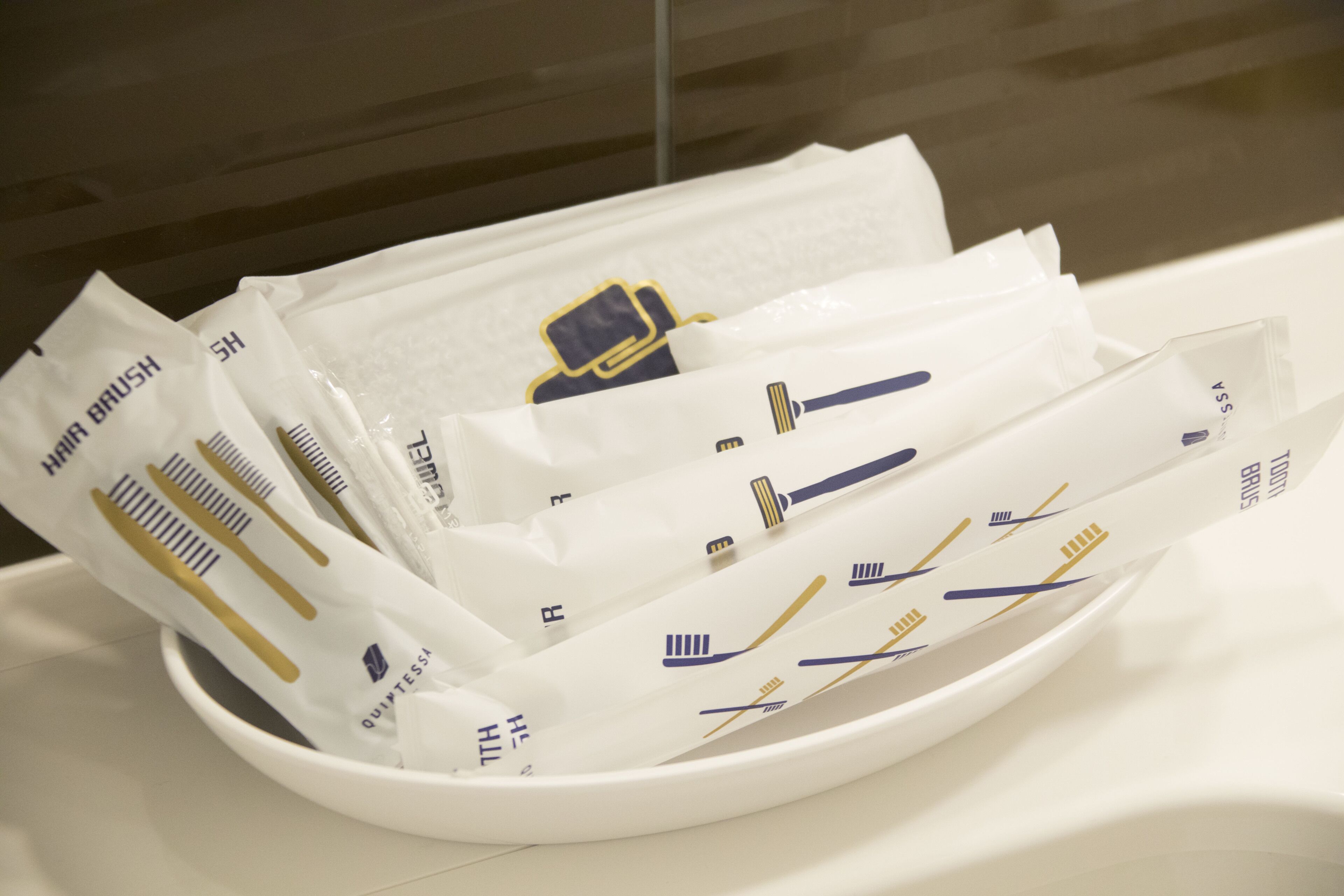 combined shower/bathtub, deep-soaking bathtub, free toiletries