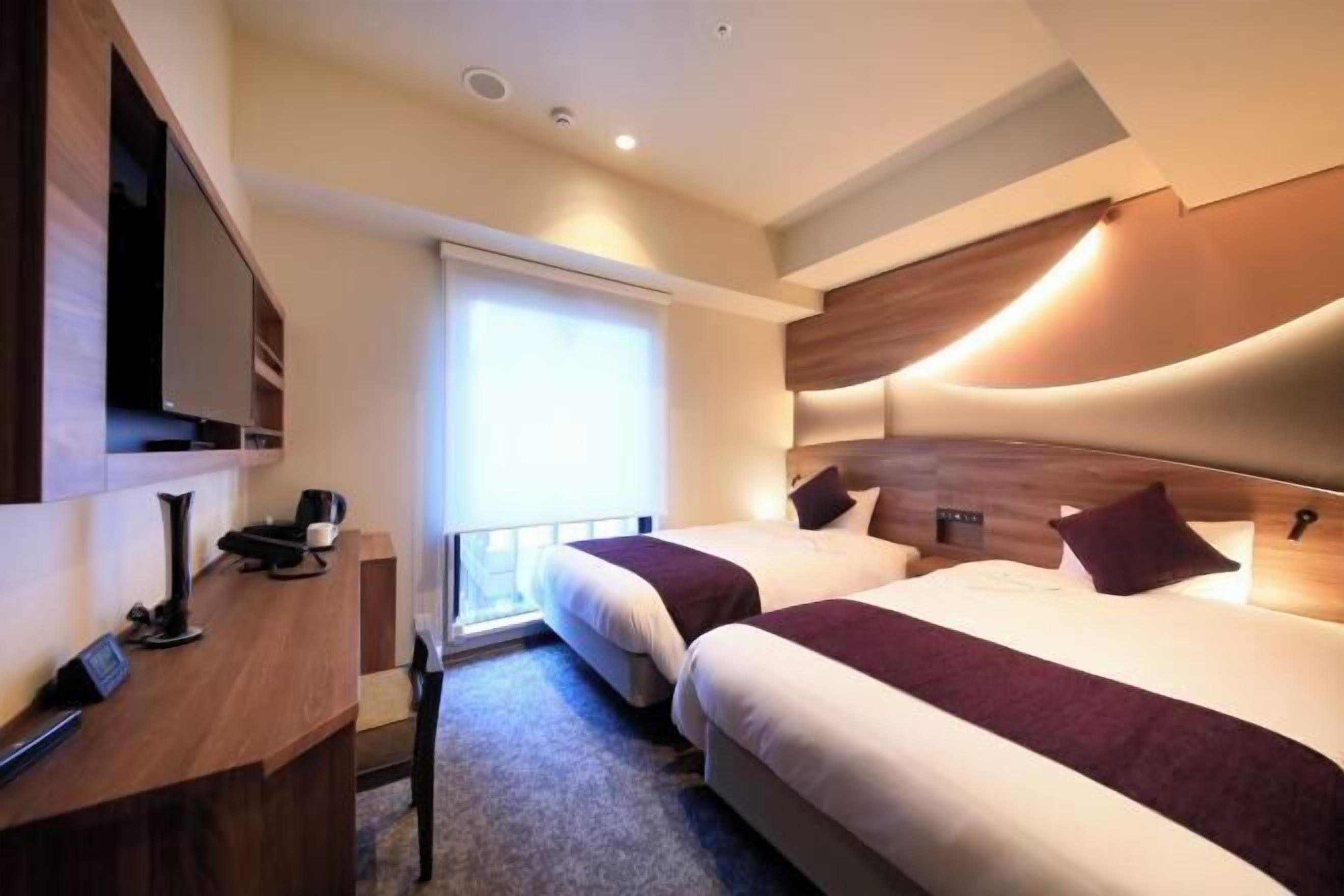 Desk, laptop workspace, soundproofing, free WiFi