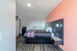 客房, 1 张特大床, 无烟房 | 免费 WiFi、床单