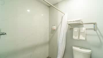 Room, 1 Queen Bed, Non Smoking | Bathroom | Shower, free toiletries, towels