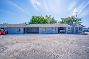 Exterior - Royal Inn  (Stephenville)
