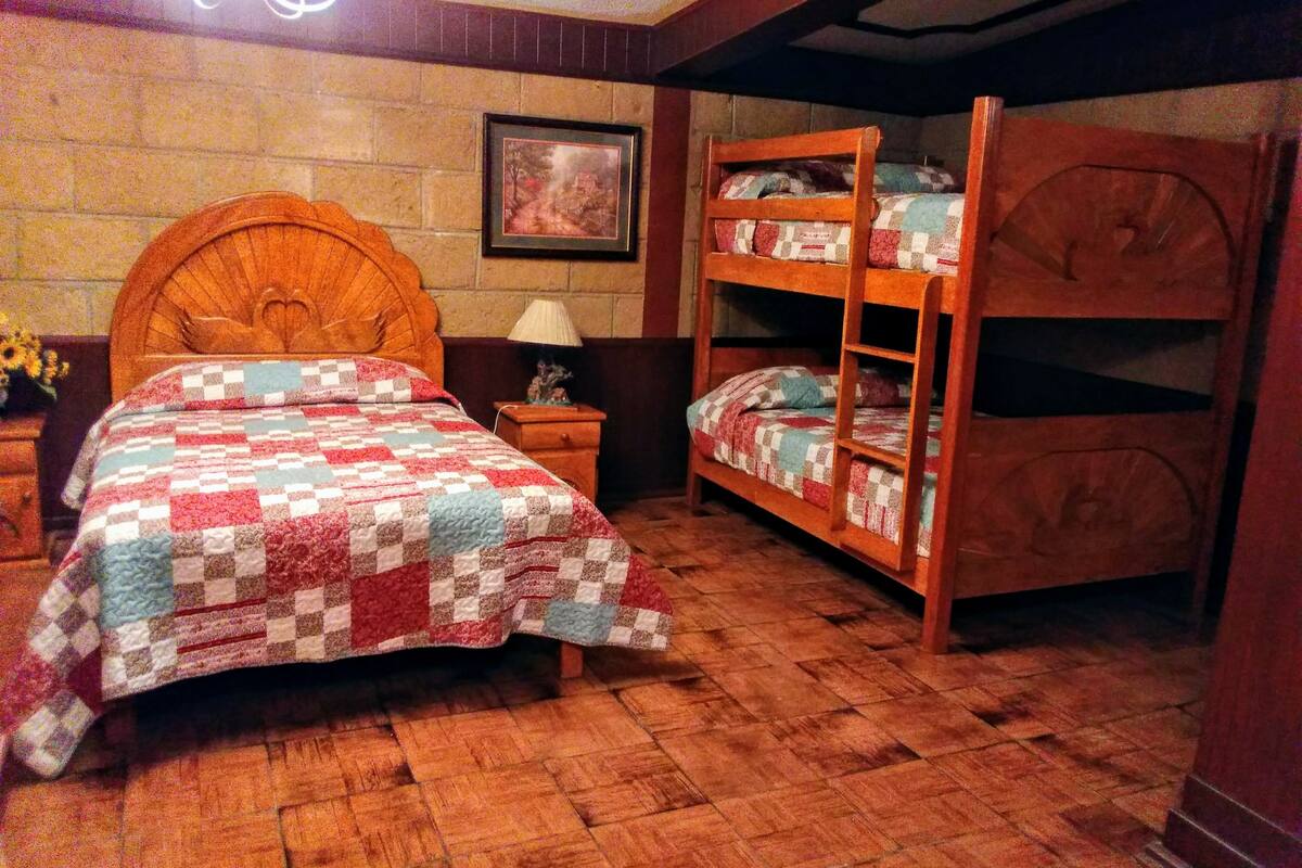 Family Room, Multiple Beds
