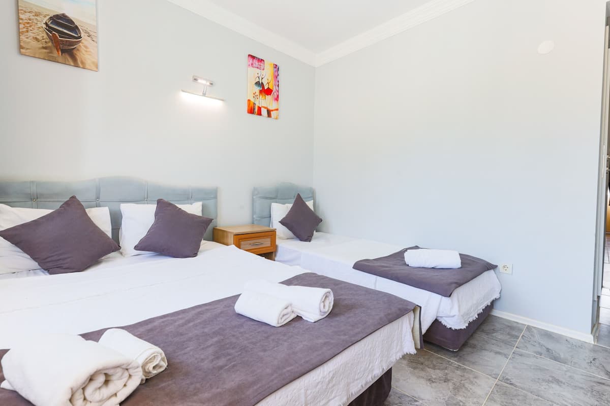 Chambre Triple Standard | 1 chambre, minibar, Wi-Fi gratuit, draps fournis