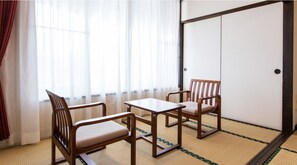Tavanomainen huone (Japanese Style) | Tallelokero huoneessa, silitysrauta/-lauta, ilmainen Wi-Fi