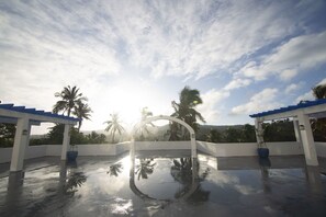2 piscines extérieures