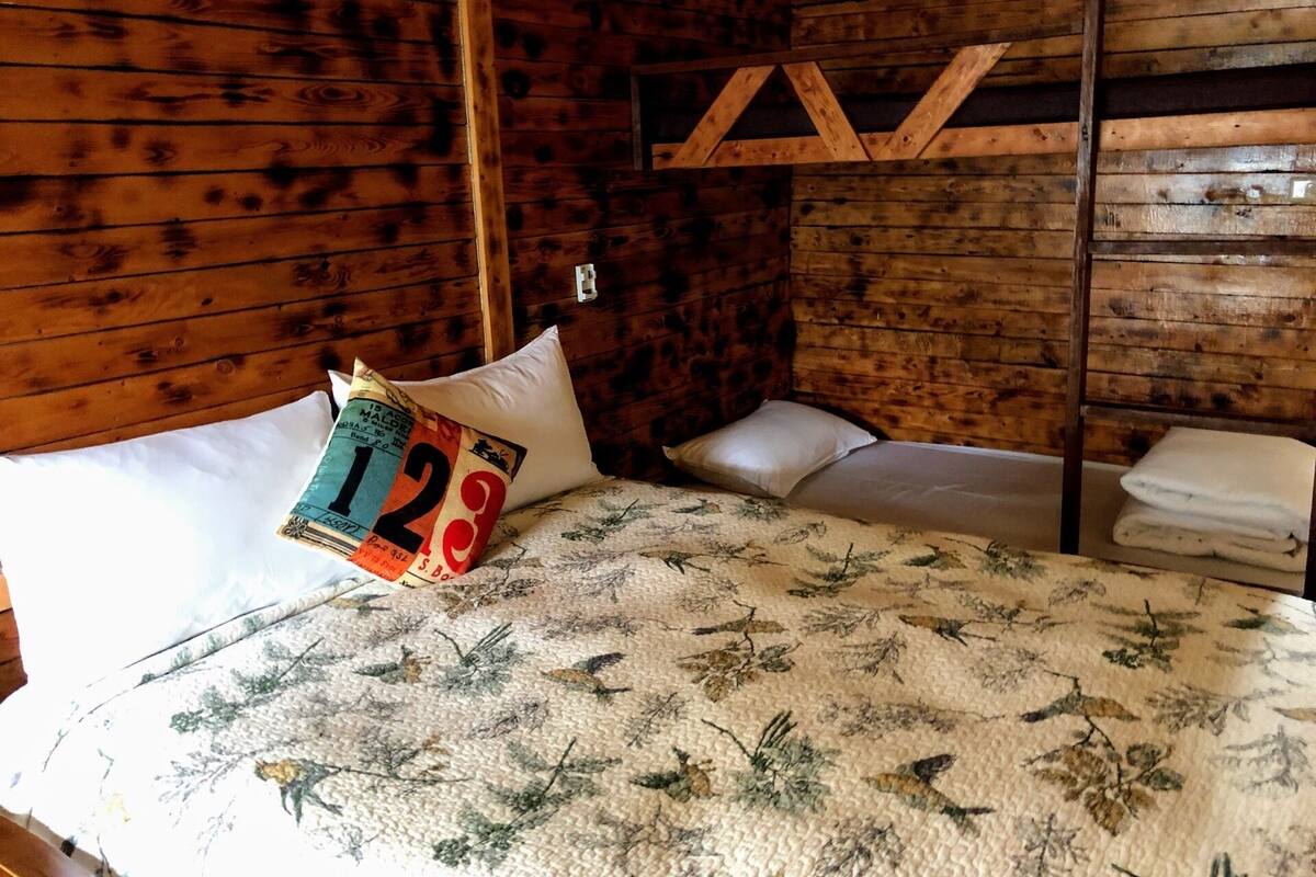 Rollaway beds, free WiFi, bed sheets
