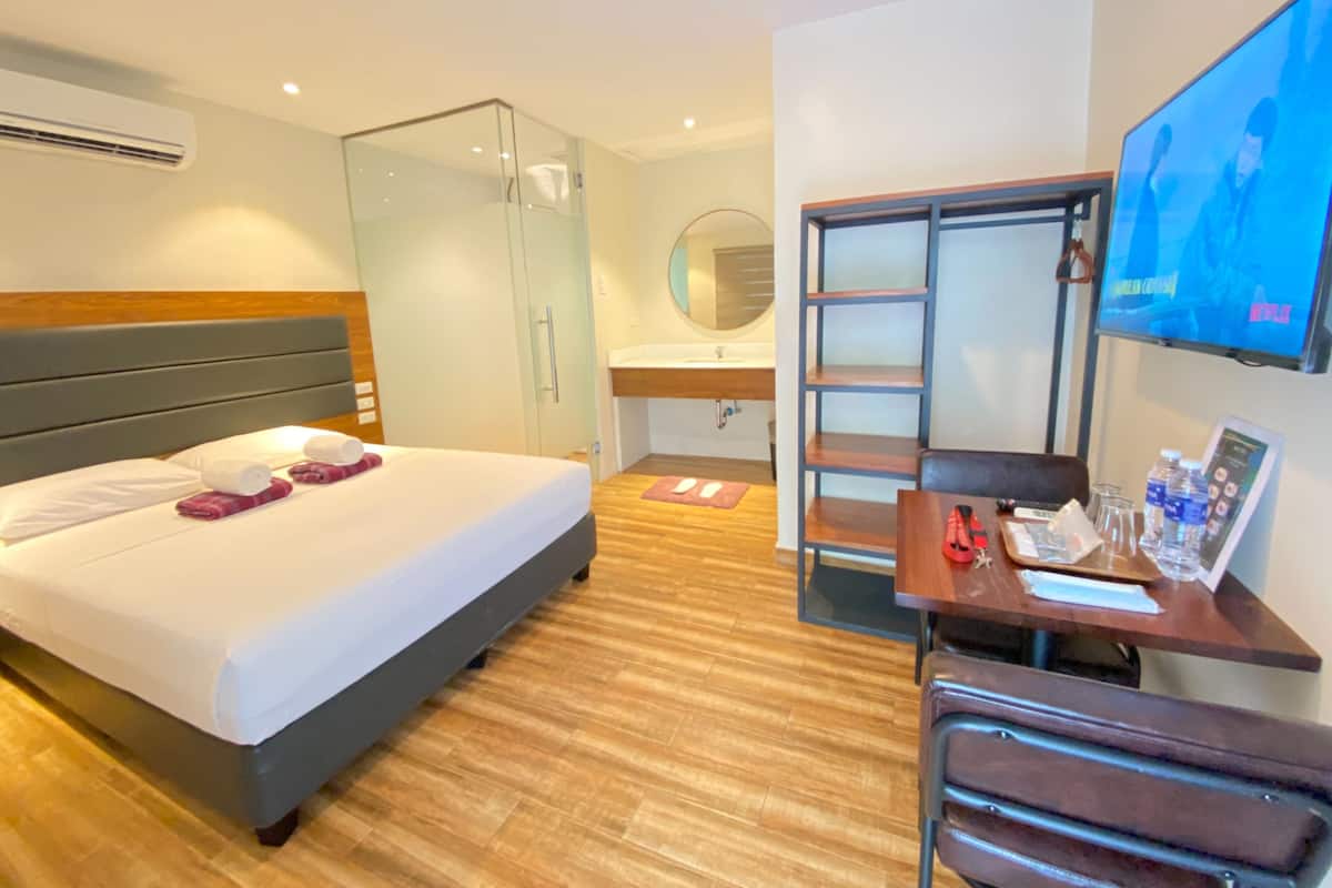 Deluxe Garden Room | Memory foam beds, free WiFi, bed sheets
