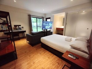 Premier Room, 1 Queen Bed, Patio, Garden View | Memory-foam beds, free WiFi, bed sheets - The Hub District Garden Suites (Pasay)