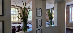 2 restauranter, lunsj serveres