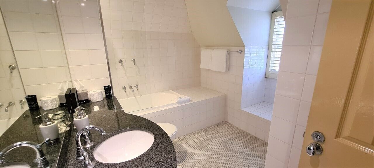 Premium Room | Bathroom | Combined shower/tub, deep soaking tub, free toiletries, hair dryer