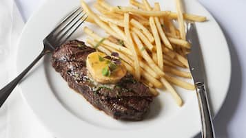 2 restaurants, lunch served