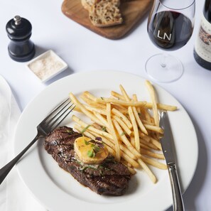 2 restaurants, lunch served