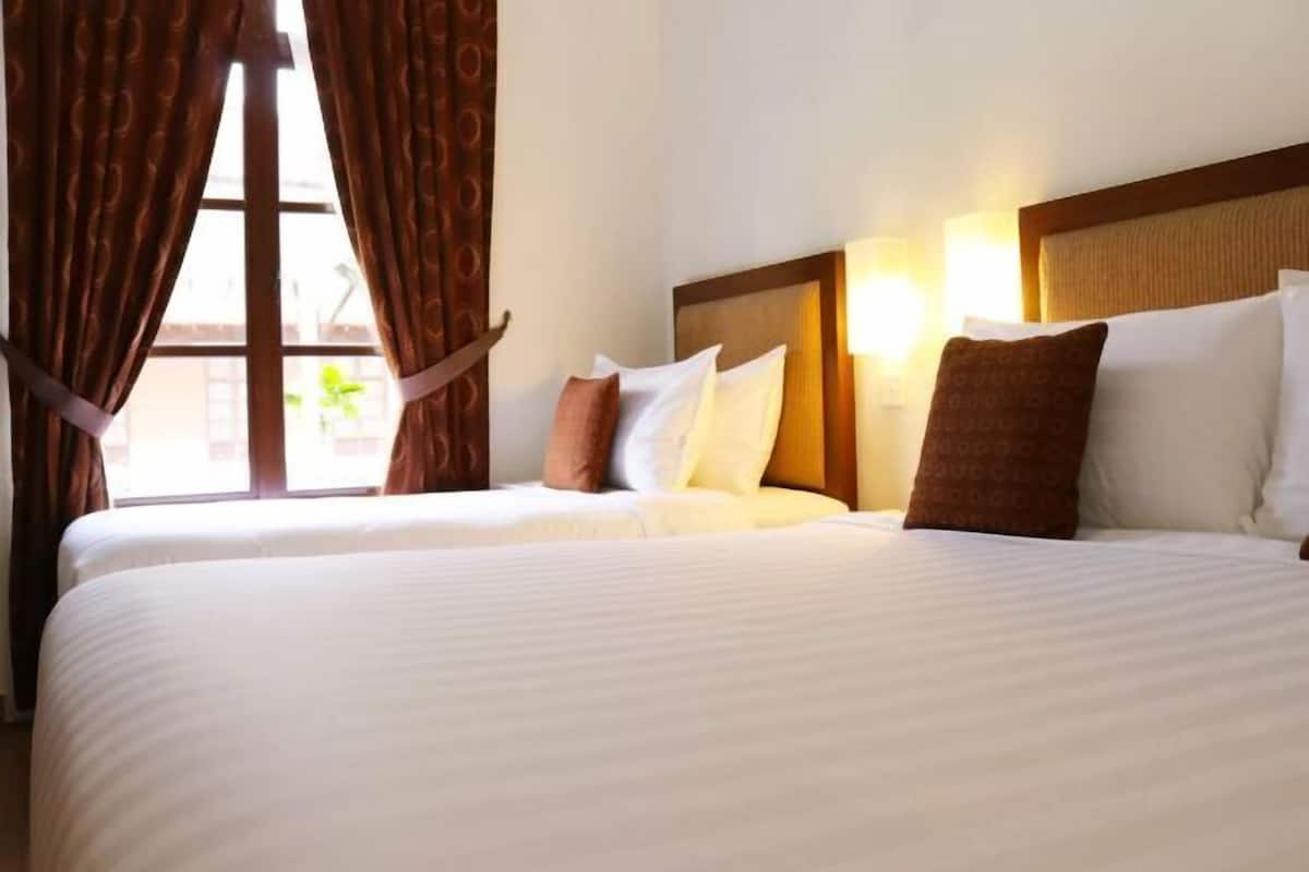 1 kamar tidur, minibar, dan dilengkapi dengan perabotan berbeda-beda