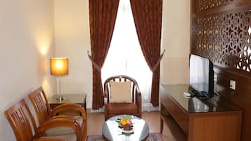 Deluxe Room | Television